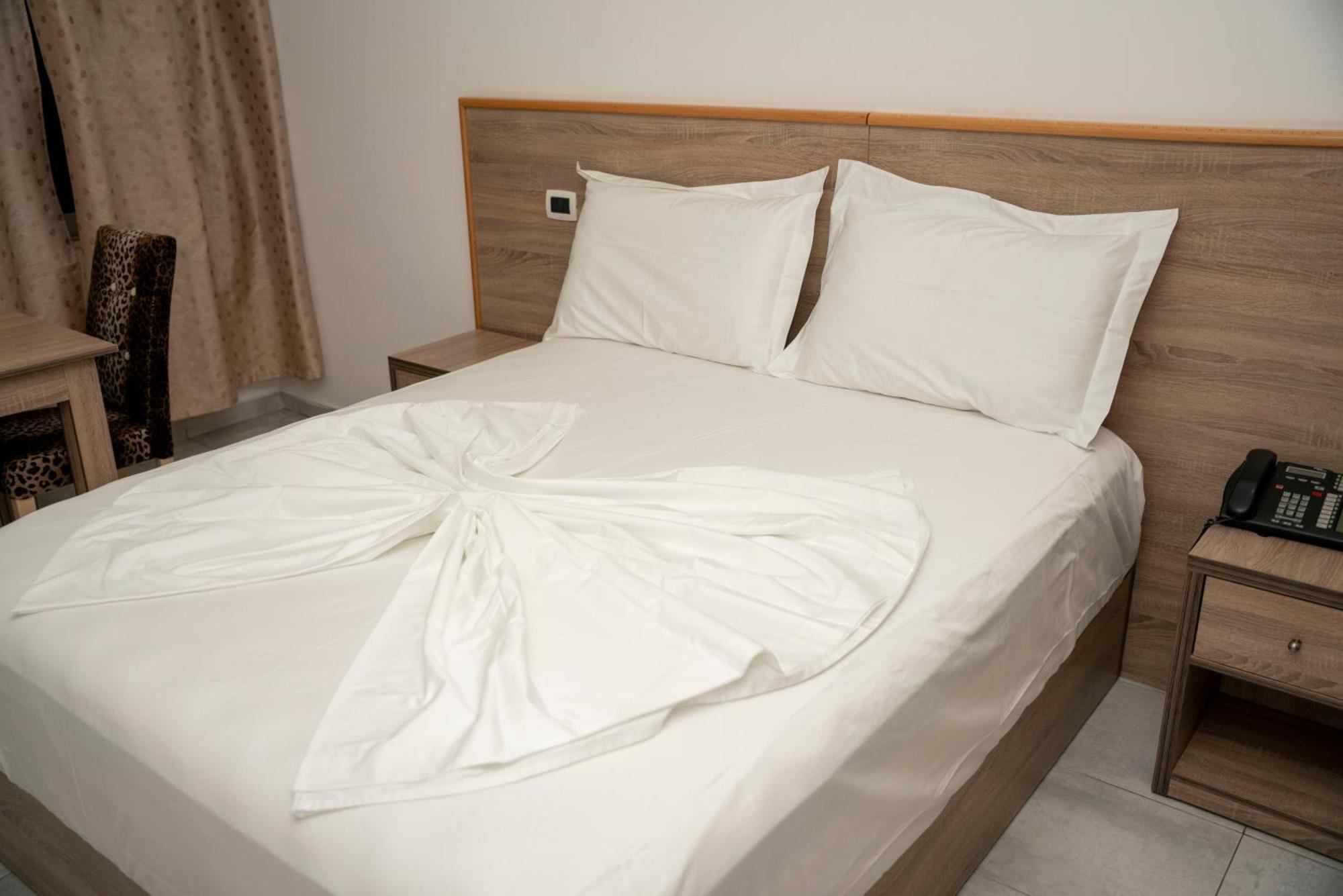 Hotel Pernoca ドゥラス エクステリア 写真