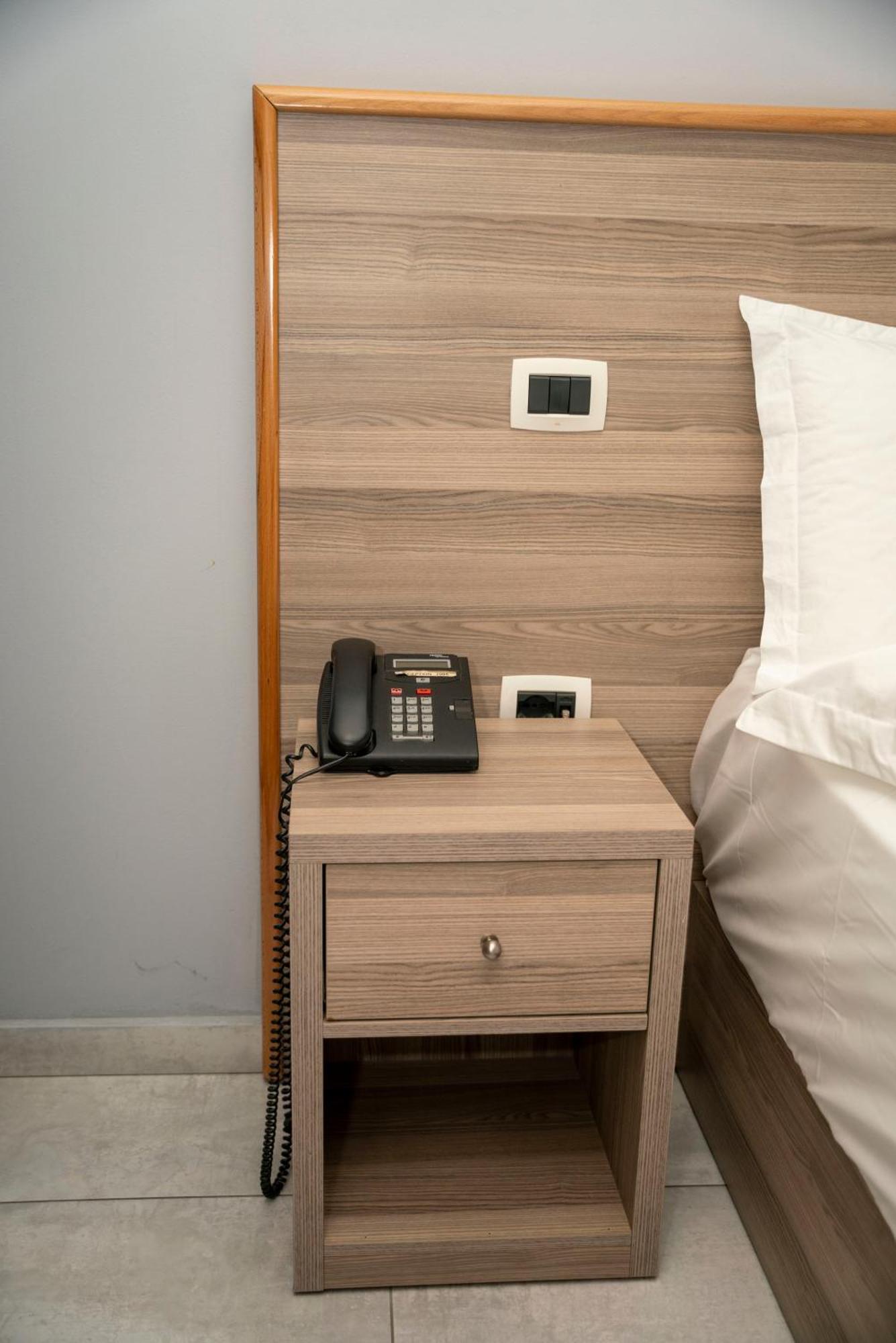 Hotel Pernoca ドゥラス エクステリア 写真