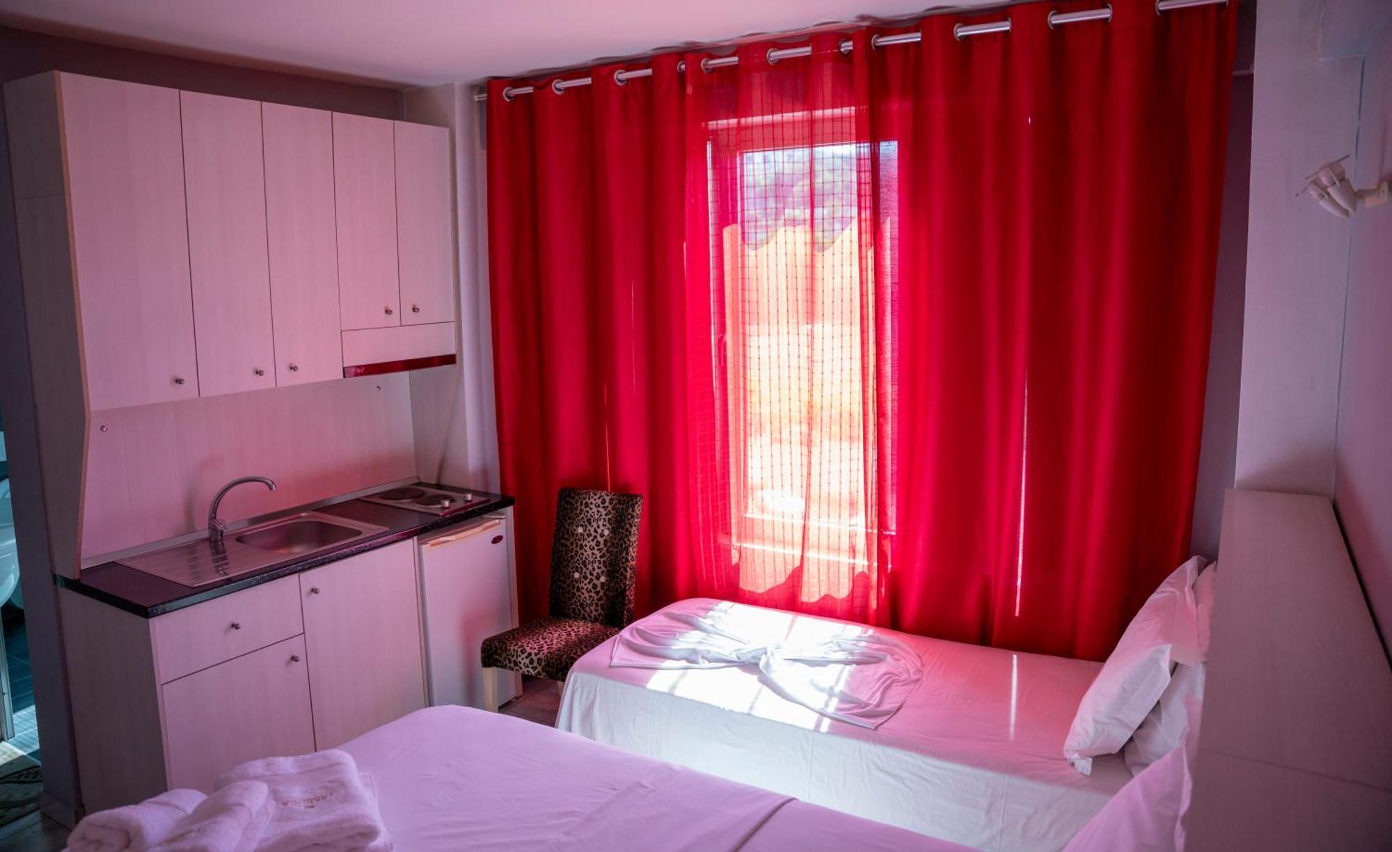 Hotel Pernoca ドゥラス エクステリア 写真